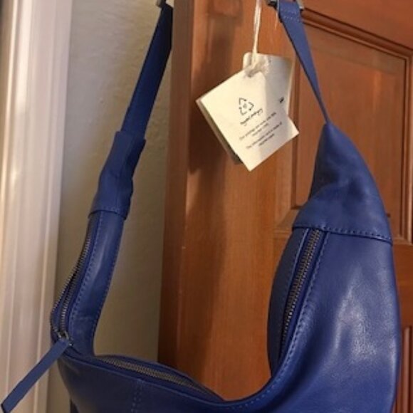 NWT Free People Idle Hands Handmade Leather Crescent Sling Bag Electric Cobalt - Picture 4 of 5